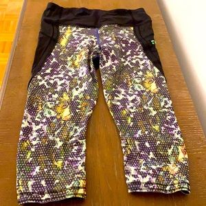 Lululemon size 4 multicolored patter on the front